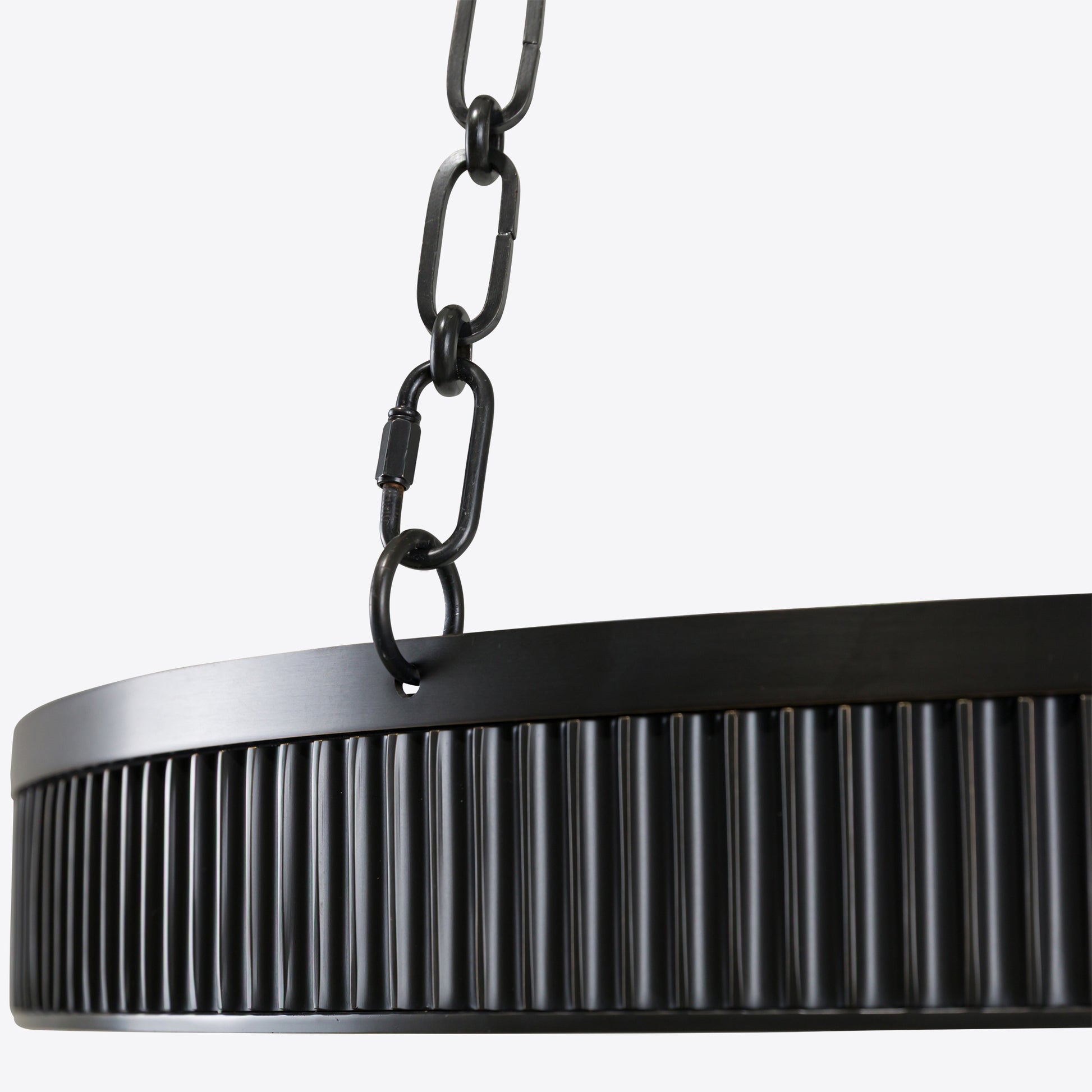 Luxury alabaster pendant light with brushed brass frame and chain suspension