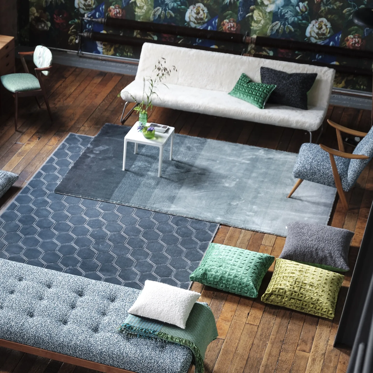 Contemporary blue area rug with ombre pattern