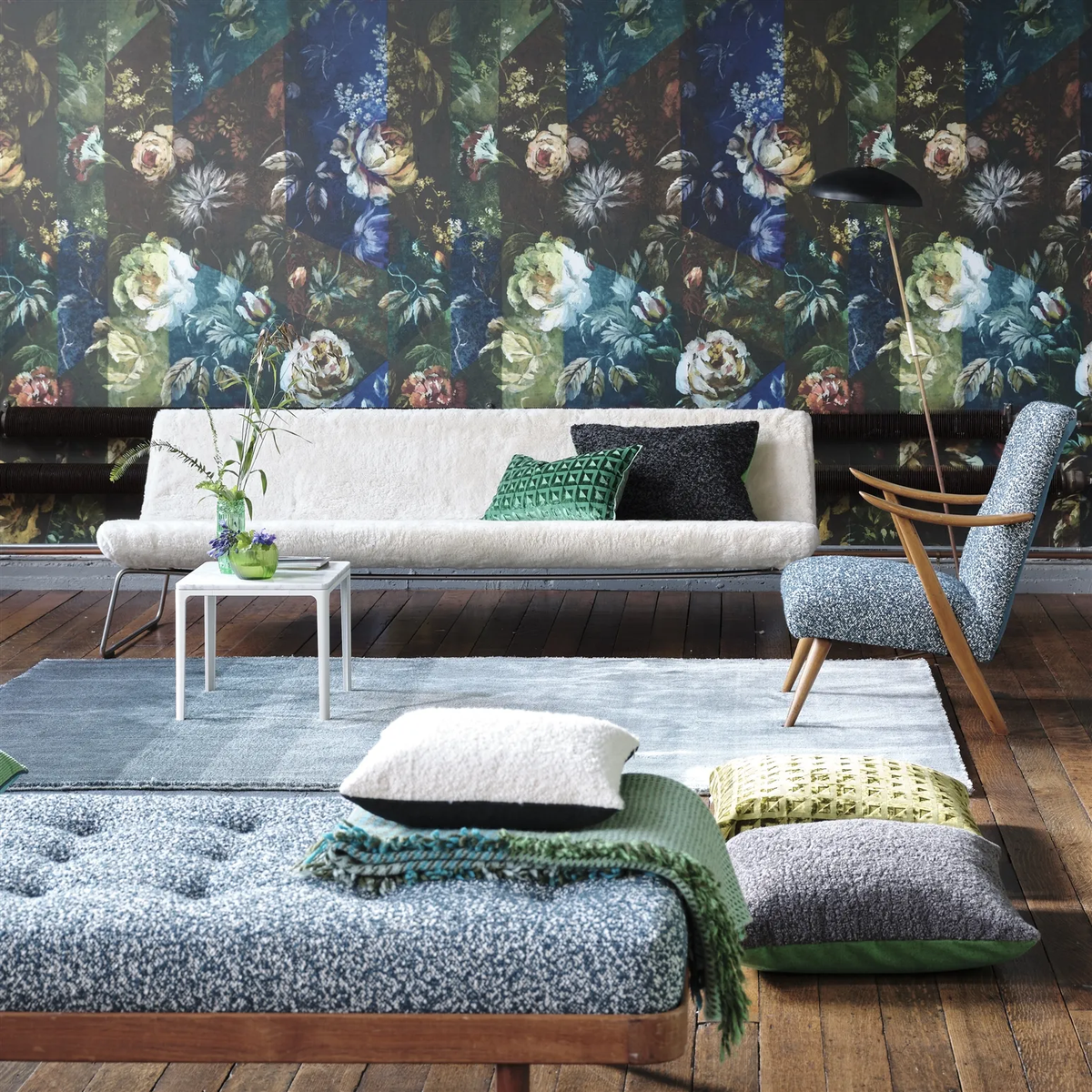 Contemporary blue area rug with ombre pattern