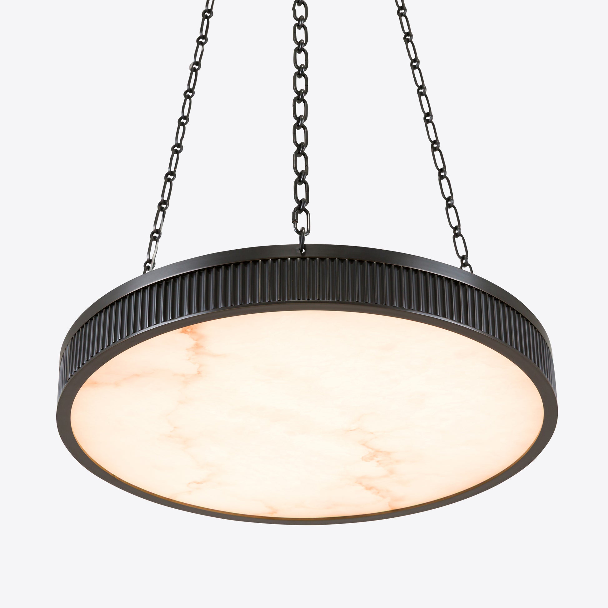 Luxury alabaster pendant light with brushed brass frame and chain suspension