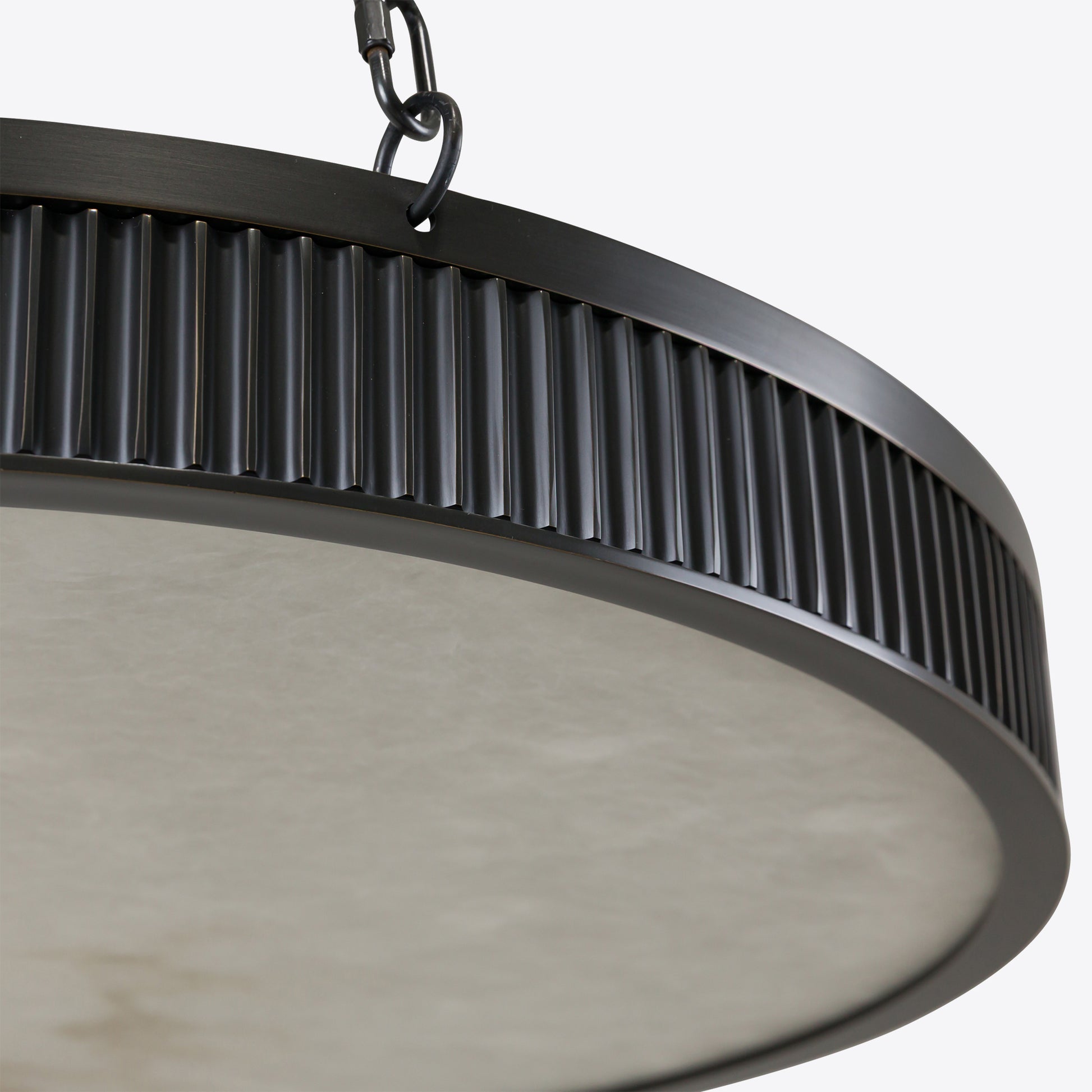 Luxury alabaster pendant light with brushed brass frame and chain suspension