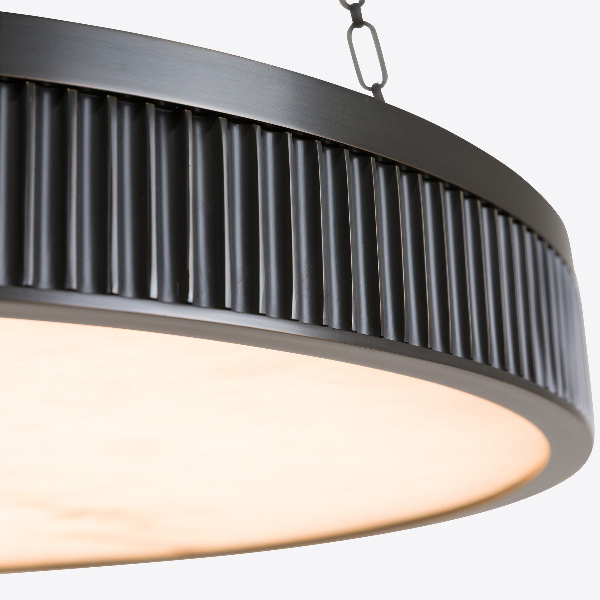 Luxury alabaster pendant light with brushed brass frame and chain suspension