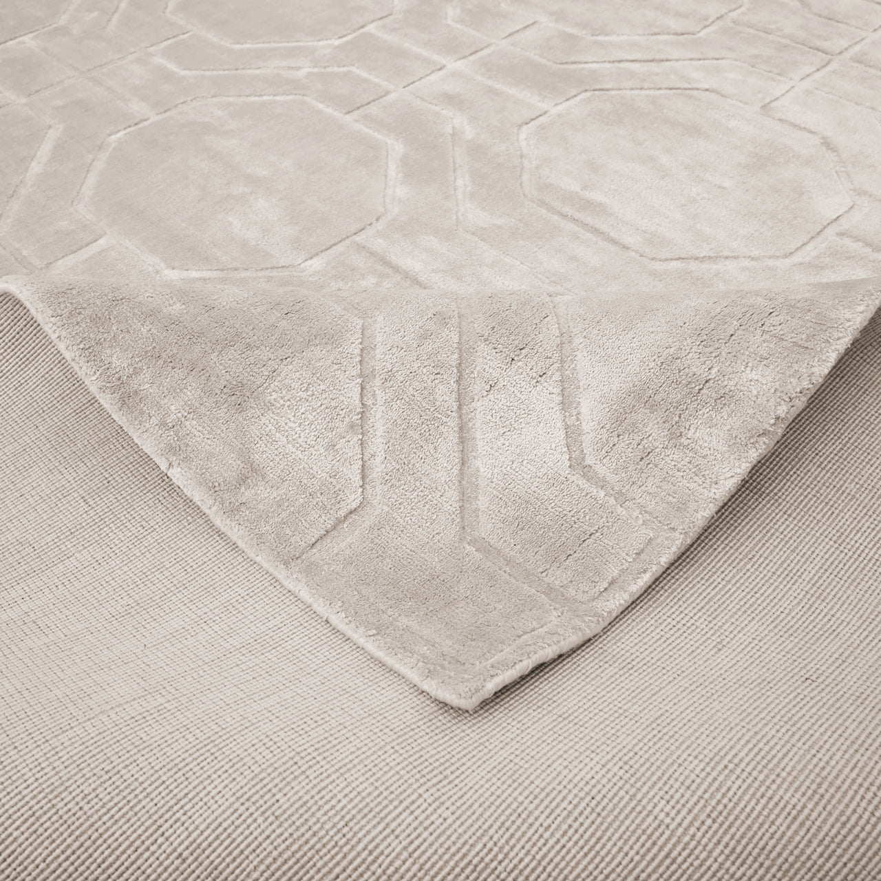Luxury Neutral ivory rug with modern geometric pattern