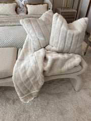 Large Oyster Fur Throw