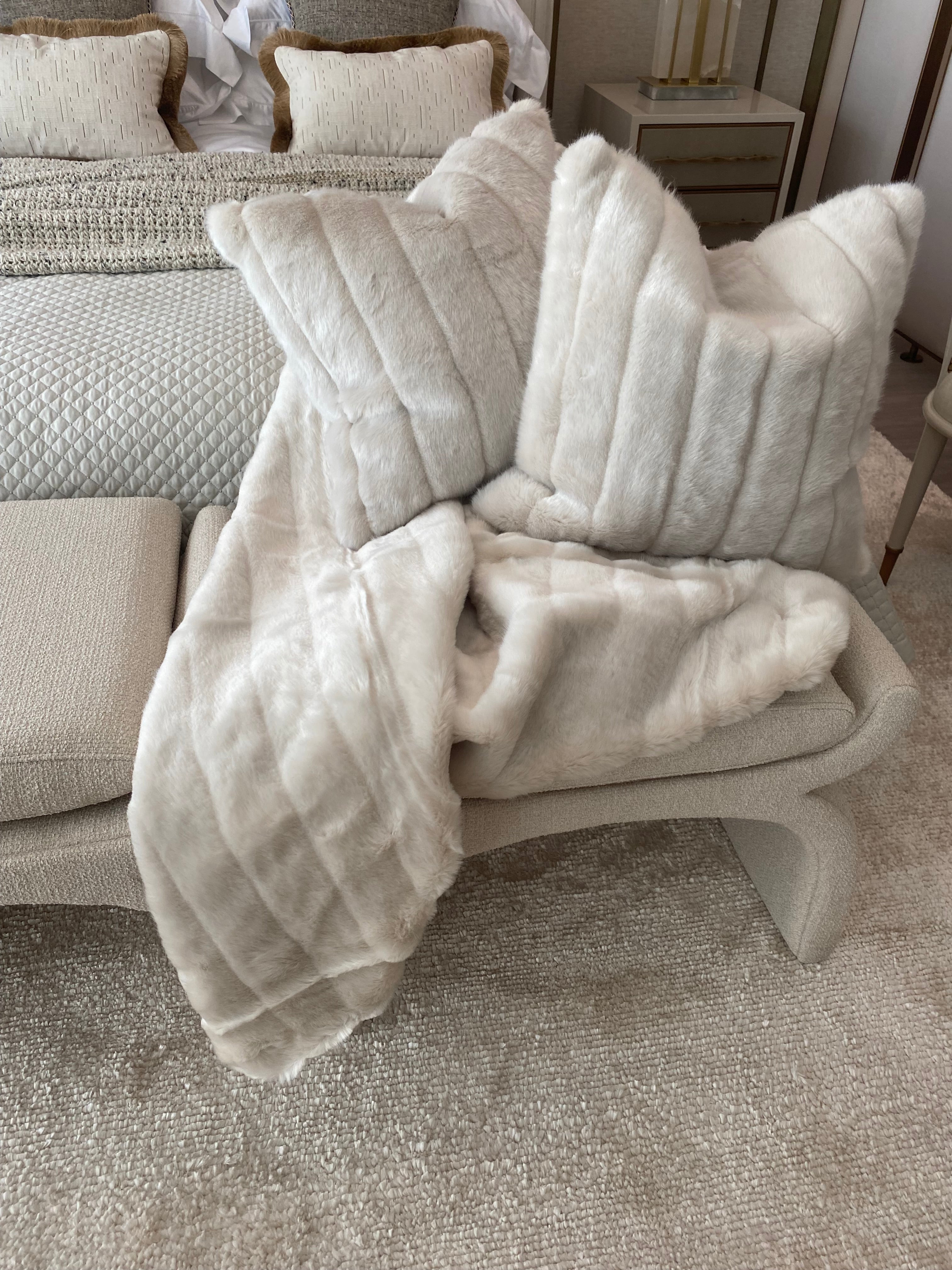 Large Oyster Fur Throw