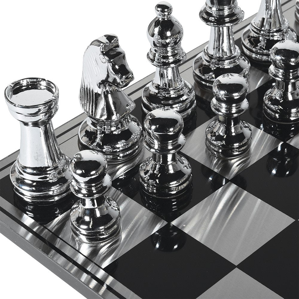 Oversized chess set